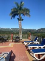 Vom Hotel aus schaut man zu den Mogotes