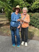 Zwei Enthusiastinnen im Botanischen Garten Cienfuegos