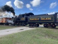 Mächtig dampft die alte amerikanische Dampflok