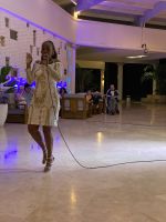 Am Abend lassen wir uns im Hotel gut unterhalten - mit Gesang