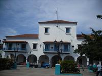 Auf dem Balkon hielt Fiedel stundenlange Reden