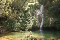 Bad am Wasserfall in den Bergen der Sierra del Escambray