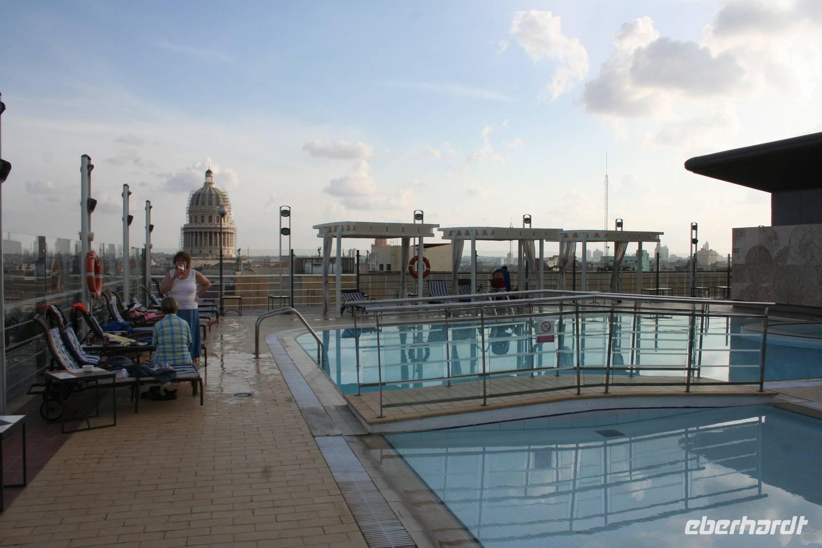 Poolterrasse des Iberostar Parque Central in Havanna