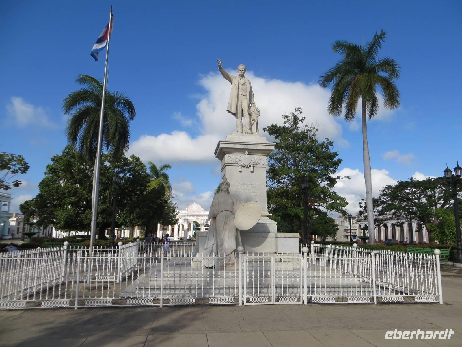 0890 Cienfuegos - José Martí Denkmal