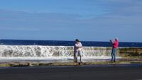 1422 Havanna - Wellen des Atlantik springen auf den Malecon