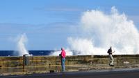 1425 Havanna - Wellen des Atlantik springen auf den Malecon