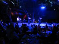 Abendveranstaltung im Freiluft-Kabarett 