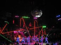 Abendveranstaltung im Freiluft-Kabarett 