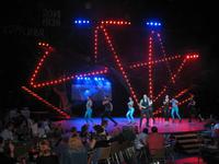 Abendveranstaltung im Freiluft-Kabarett 