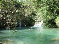 Bad in einem natürlichen Wasserbecken im Guanayara Naturpark
