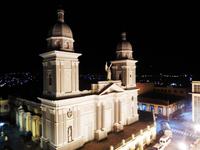 Parque Cespedes bei Nacht