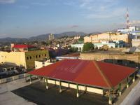 Blick von der Dachterrasse unseres Hotels Casa Granda über Santiago de Cuba 