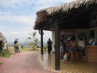 ... eine Bar gibt es auch