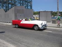 Die verschiedenen Verkehrsmittel in Havanna - Oldtimer-Cabrio
