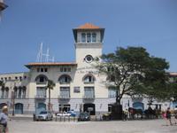 Das Passagierhafen-Gebäude in Havanna