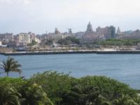 Havanna - Blick von der Fortaleza de San Carlos de la Cobana auf die Skyline 