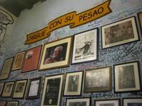 ... die Wände in der Bar 