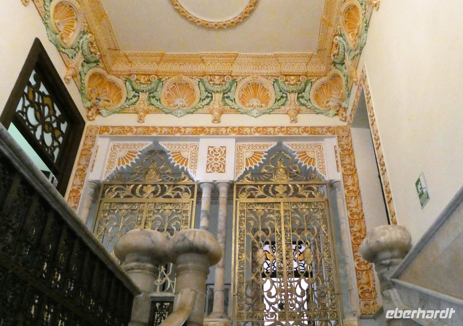 Ornamente wo das Auge hinschaut