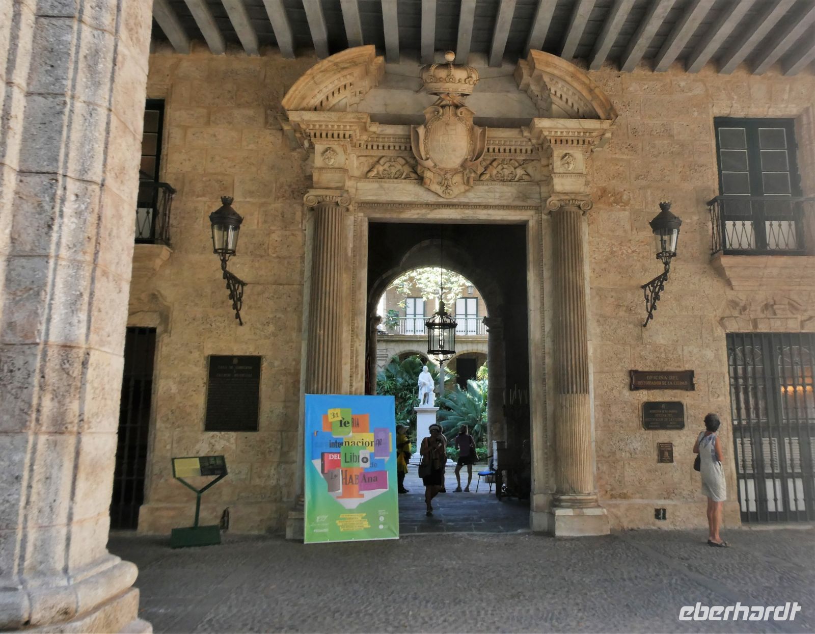 Vor dem Museum