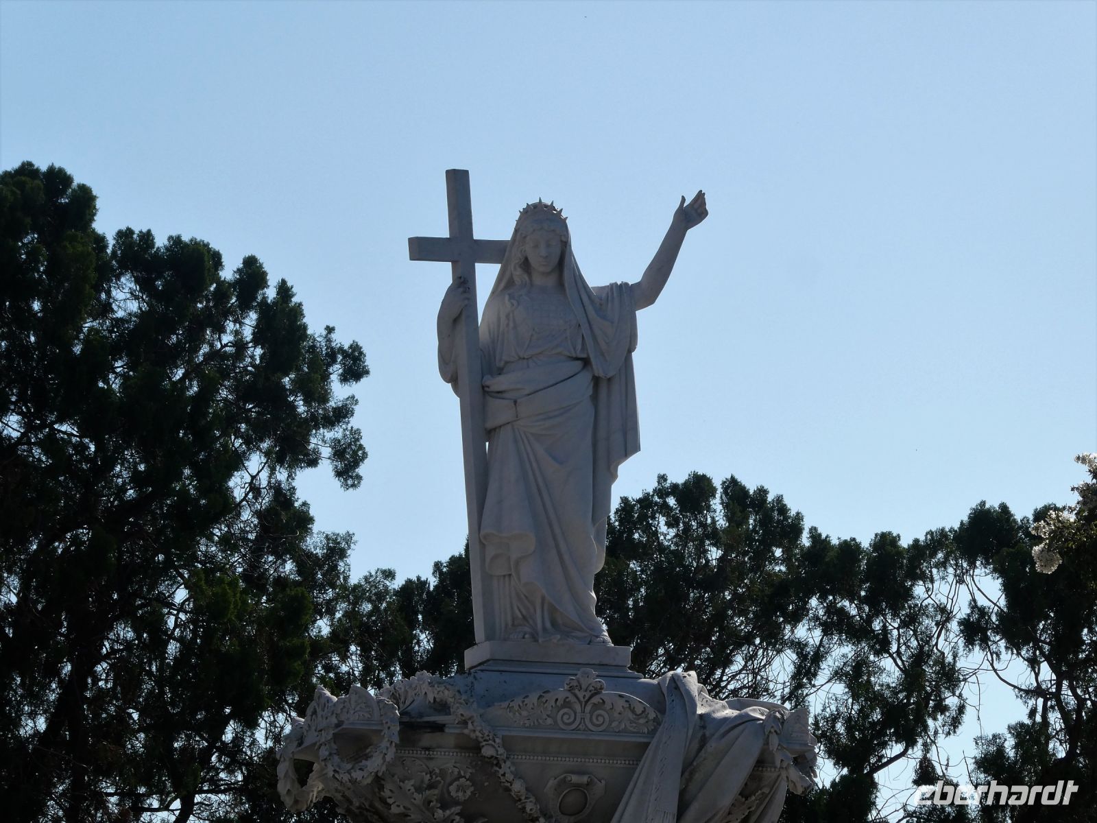 auf dem Friedhof