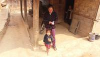 zu Besuch in einem Dorf der Hmong 
