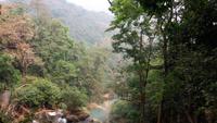 Blick von der oberen Wasserfall Kaskade ins Land 