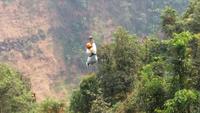 Canyoning über eine 300 Meter tiefe Schlucht 