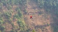 Canyoning über eine 300 Meter tiefe Schlucht 