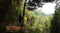 Canyoning über eine 300 Meter tiefe Schlucht 