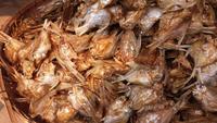 Straßenmarkt auf dem Weg nach Vientiane - Trockenfisch 