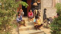 zu Besuch in einem Dorf der Hmong 