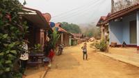 zu Besuch in einem Dorf der Hmong 