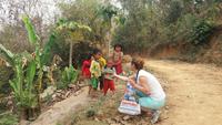 zu Besuch in einem Dorf der Hmong 