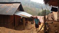 zu Besuch in einem Dorf der Hmong 