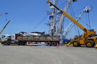 Manta - Ein Fischerboot voll Thunfisch wird entladen