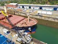Blick von unserem Schiff in der Gatun Schleuse