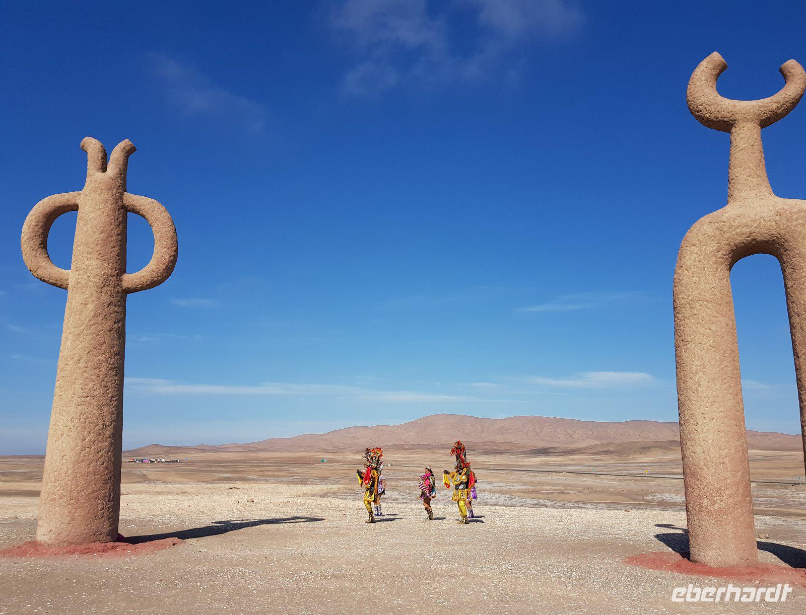 Tutelar Skulpturen des Künstlers Diaz Fleming