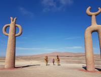 Tutelar Skulpturen des Künstlers Diaz Fleming