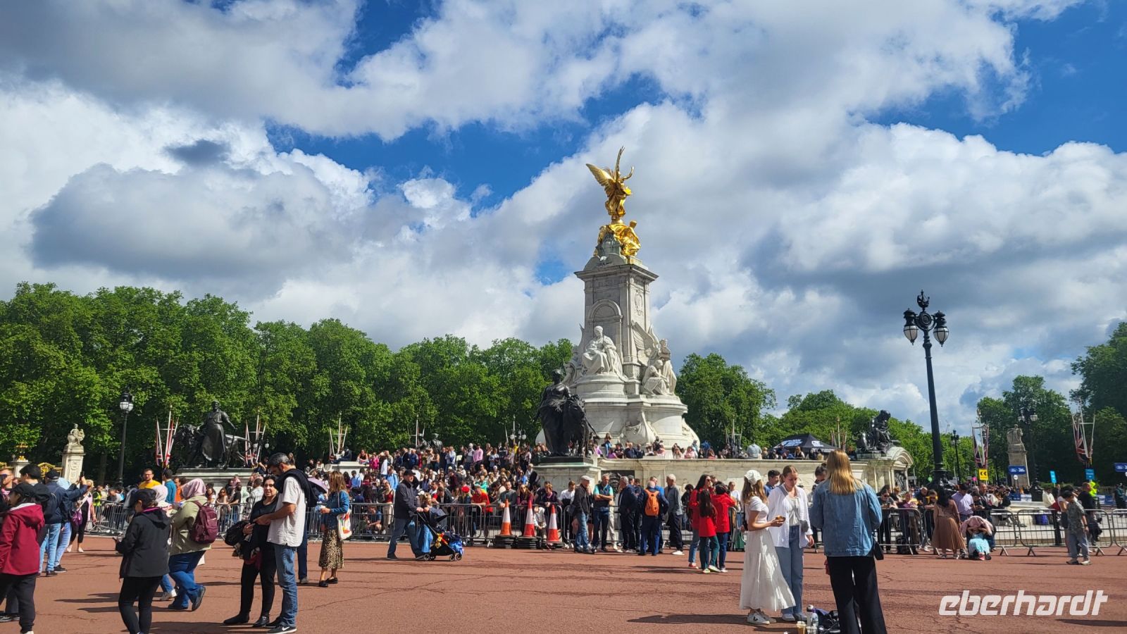 52 – London, Buckingham Palace