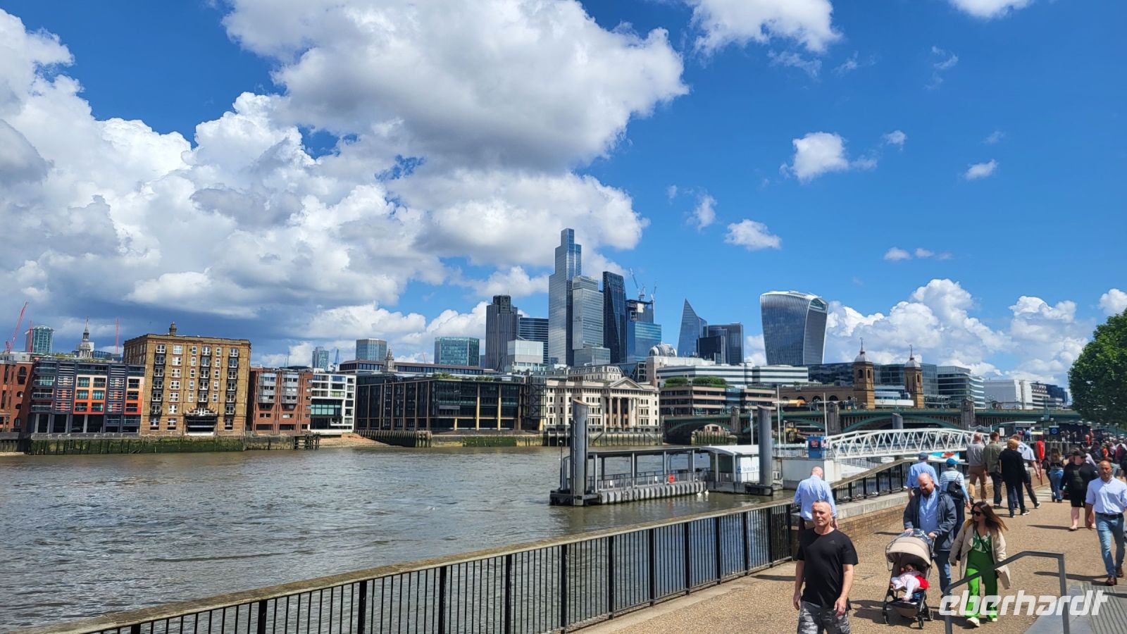 60 – London, Skyline an der Themse