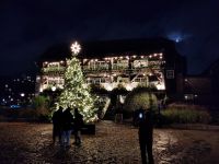 Weihnachtlich beleuchteter Dicken's Inn