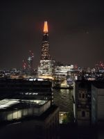 The Shard vom Monument aus gesehen
