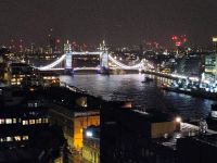 Tower Bridge und MS Belfast (rechts) vom Monument aus gesehen