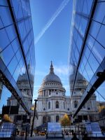 Spiegelungen der St. Paul's Cathedral in One New Change
