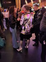 Glitzer und Schlaghose: Wer zu ABBA kommt, hat sich vorher bei Taylor Swift mit Pailletten eingedeckt. 