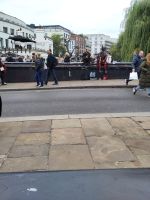 Auf dem Schild steht: 