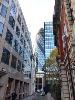 The Gherkin - die Essigurke - dieses Gebäude überstrahlte mehrere Jahre London City, ist aber mittlerweile zwischen anderen Hochhäusern kum noch zu sehen