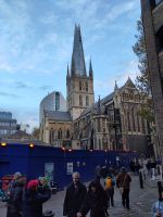 Southwark Cathedral, im Hintergrund The Shard