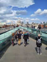 Blick über die Milennium Bridge zu St. Paul's