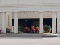 Der Wachwechsel beginnt